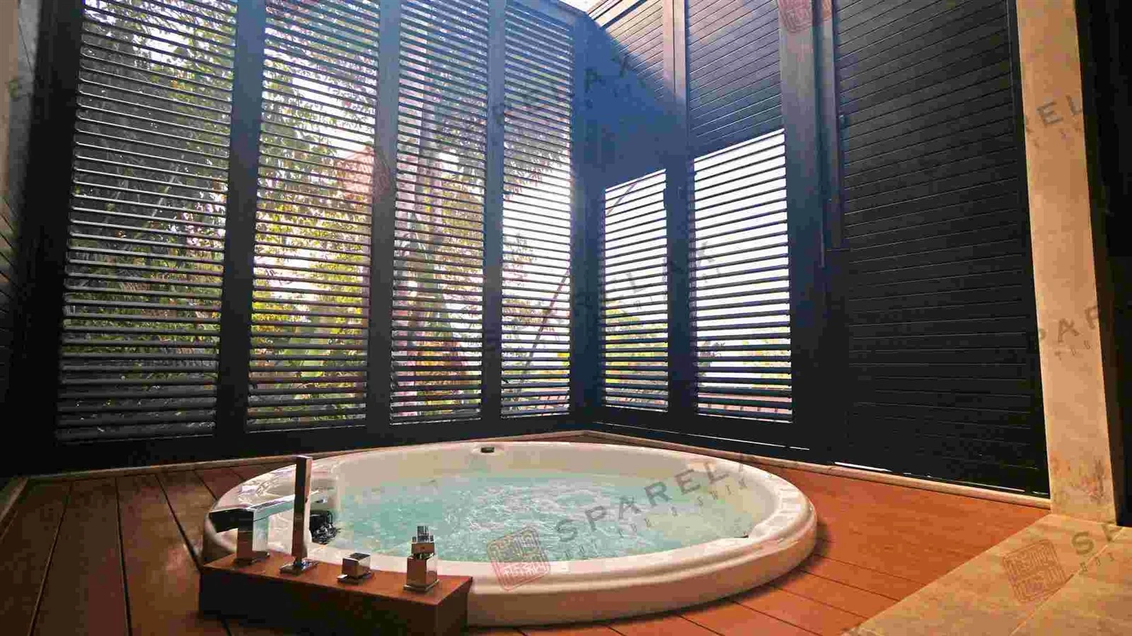 jacuzzi jacuzzi